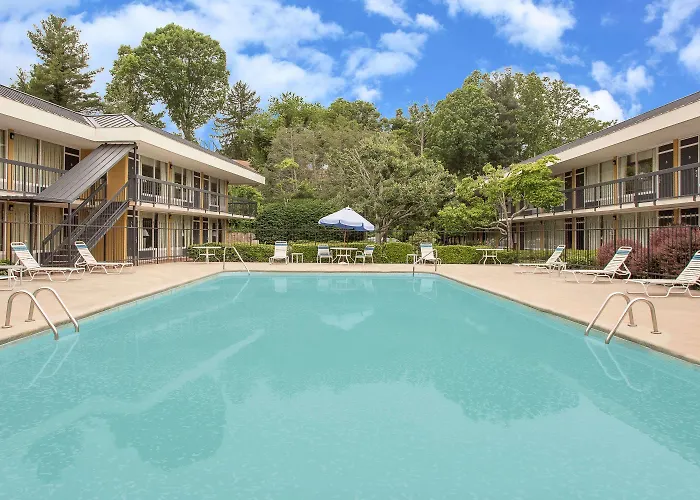 Hotel: Days Inn By Wyndham Asheville/Mall