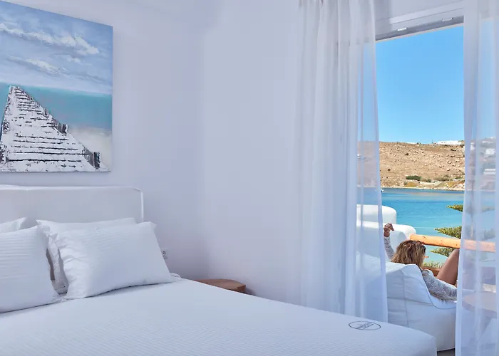 Mykonos Waves Beach House & Suites