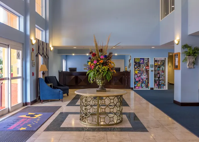 Hotel with Tennis: Surestay Plus By Best Western Orlando Lake Buena Vista