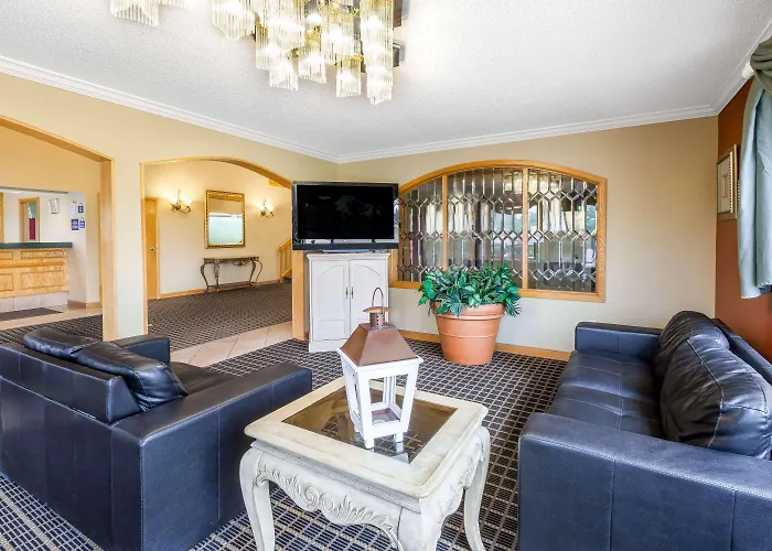 Days Inn & Suites By Wyndham Kalamazoo