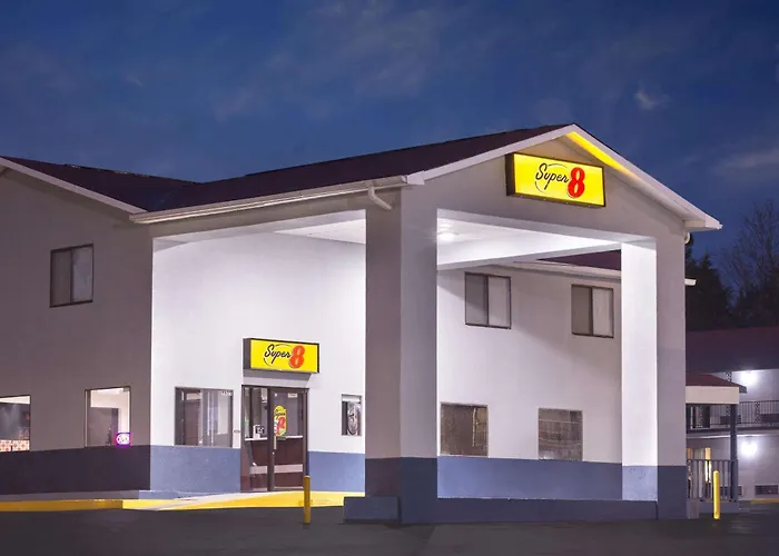 Super 8 By Wyndham Locust Grove