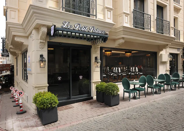 Le Petit Palace - Special Category