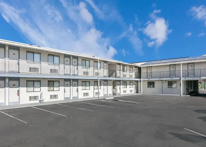 Super 8 By Wyndham Bishop