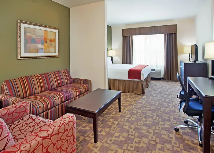 Holiday Inn Express & Suites North