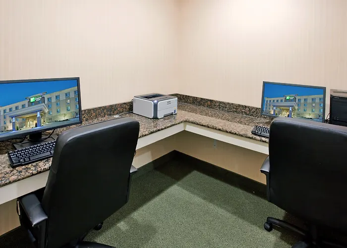 Holiday Inn Express & Suites North