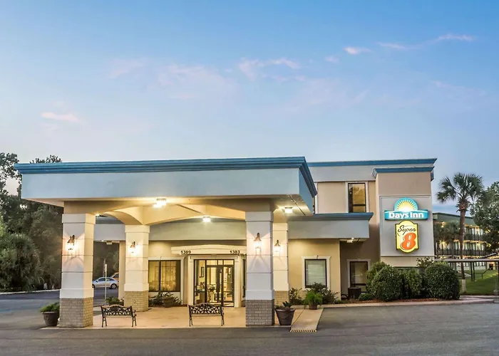 Hotel near College: Super 8 By Wyndham Valdosta Mall