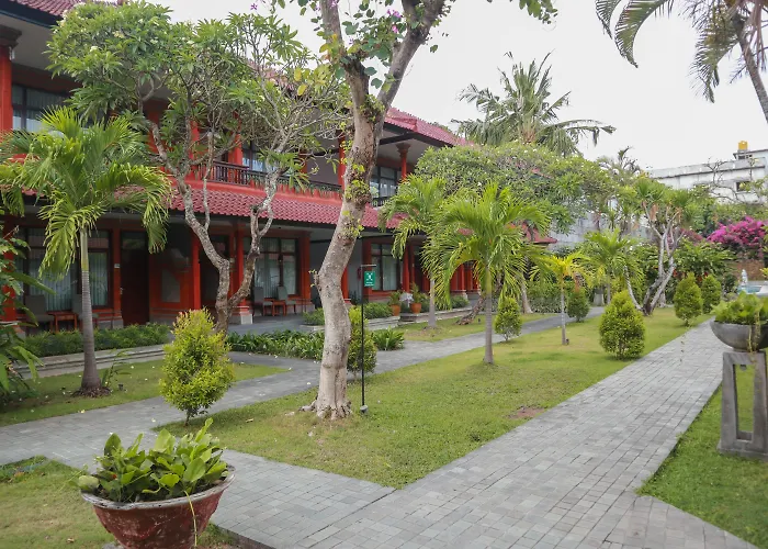 3 star hotel: The Cakra Hotel