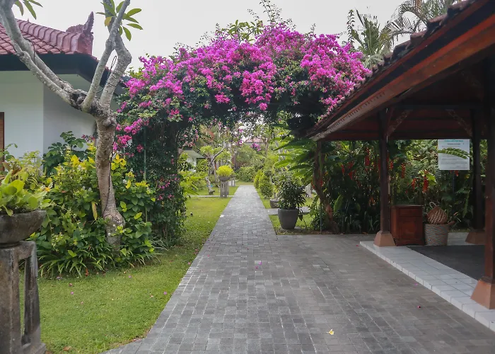 3 star hotel: The Cakra Hotel