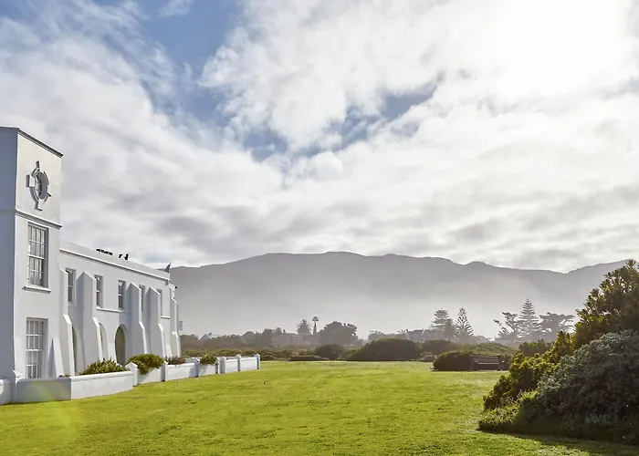 Strandhotel: The Marine Hermanus