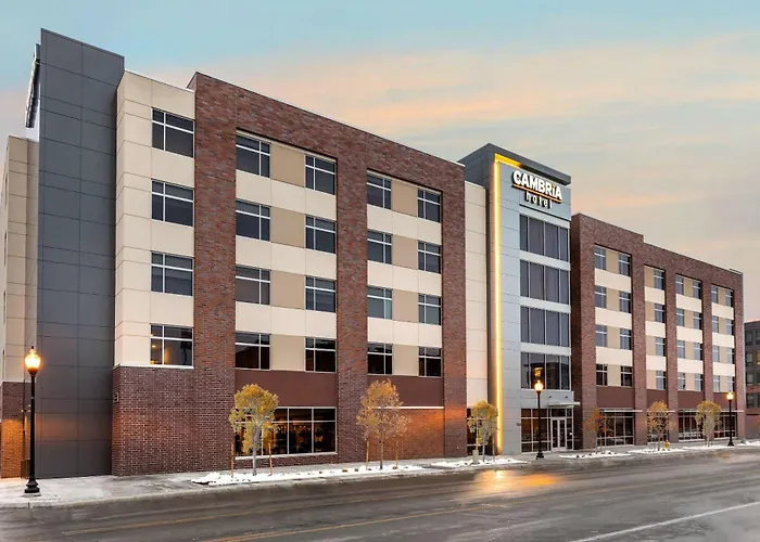 Beach hotel: Cambria Hotel Omaha Downtown