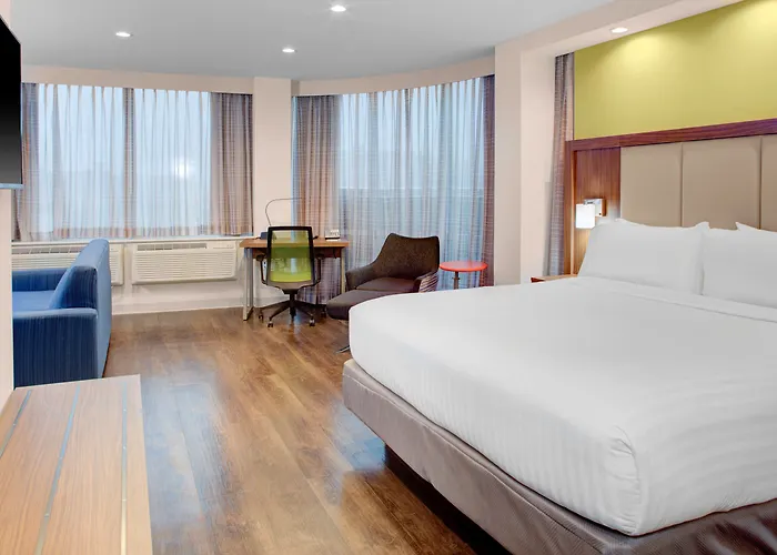 Hotels with tennis Holiday Inn Express - Bronx Nyc - Yankee Stadium, An Ihg