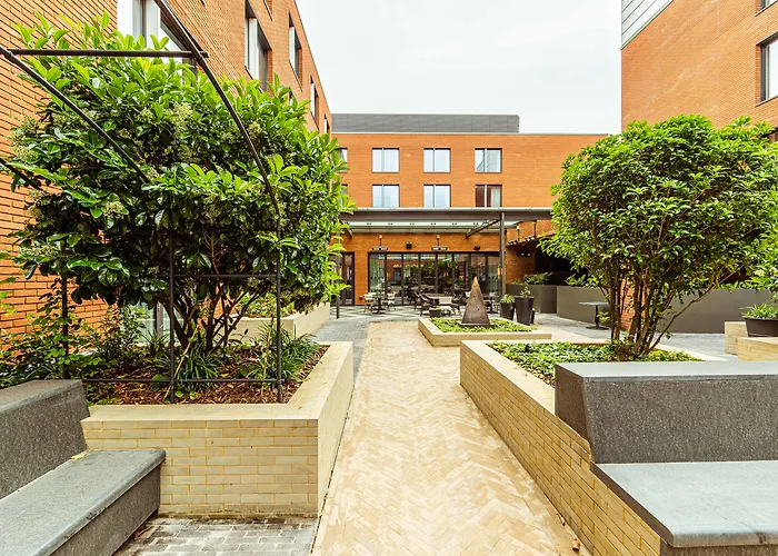 Family resorts Fellows House Cambridge, Curio Collection By Hilton