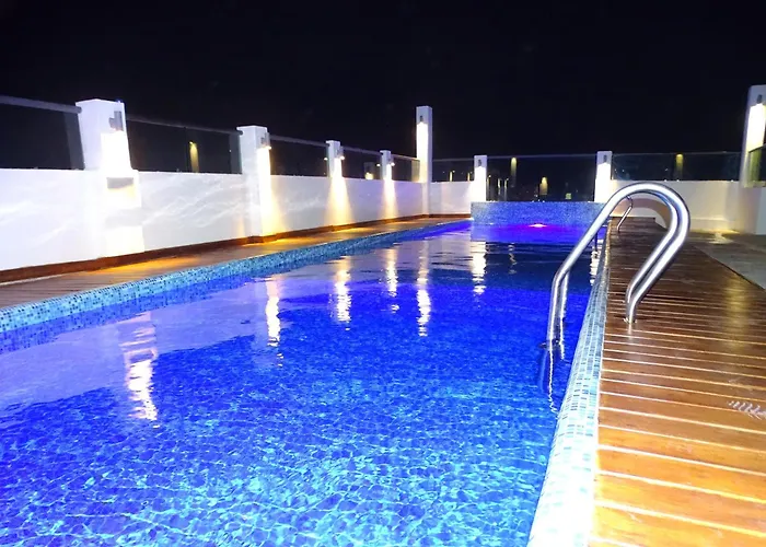 Hotel de 4 estrellas: Hotel Kavia Plus