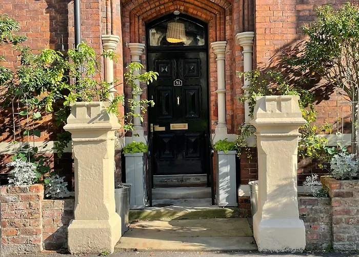 City Centre Luxury Holiday House With Outdoor Bath And Parking