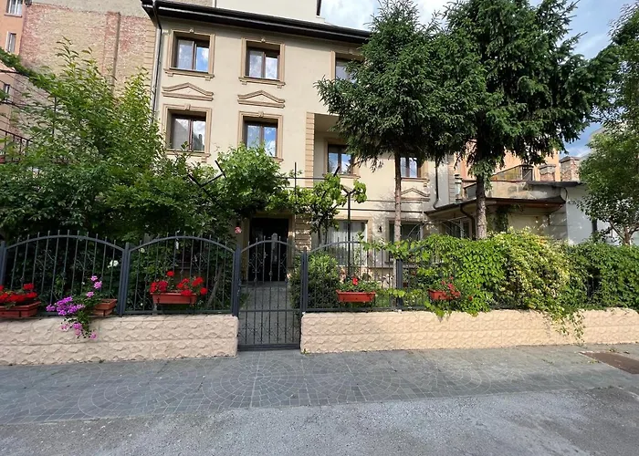 Boutique Cathedral Plaza Residences Room For Rent Downtown