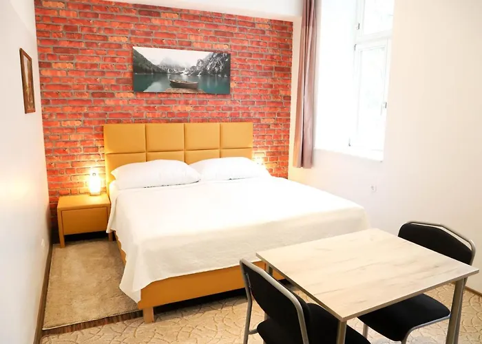 Hostel: «Go West» Guest Rooms