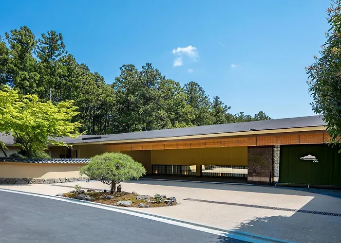 Luxury hotel only: Hakone Suishoen