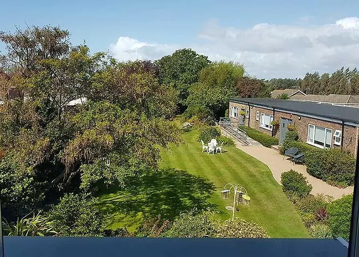 Hotel with view: The Coast Yard B & B And Garden Chalets