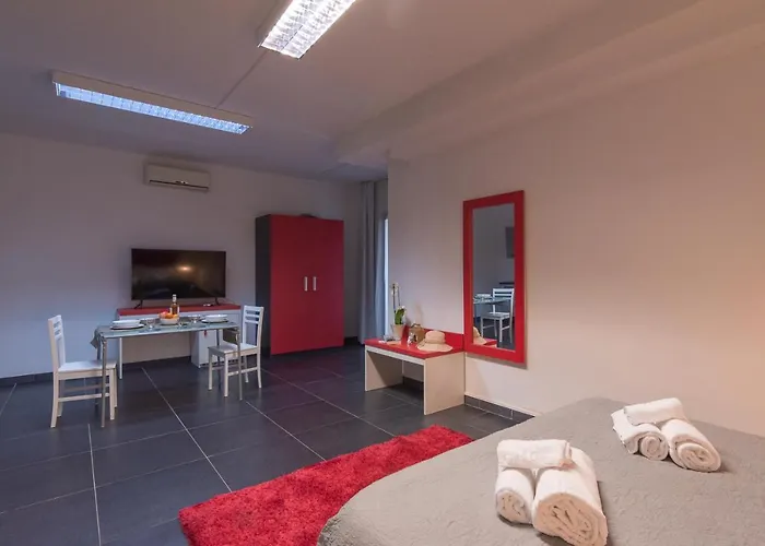 Delta Rooms