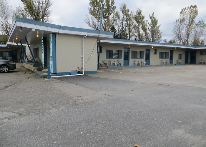 Cheap hotel: Trapper'S Choice Inn & Restaurant