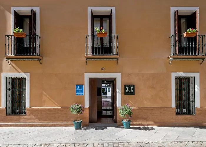 Triana Boutique Apartments By Hommyhome