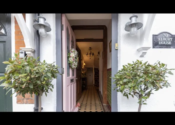 Hotels With Four Stars Albury House