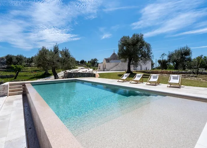 Casa vacanze: Trulli Cicerali , trulli design con piscina panoramica
