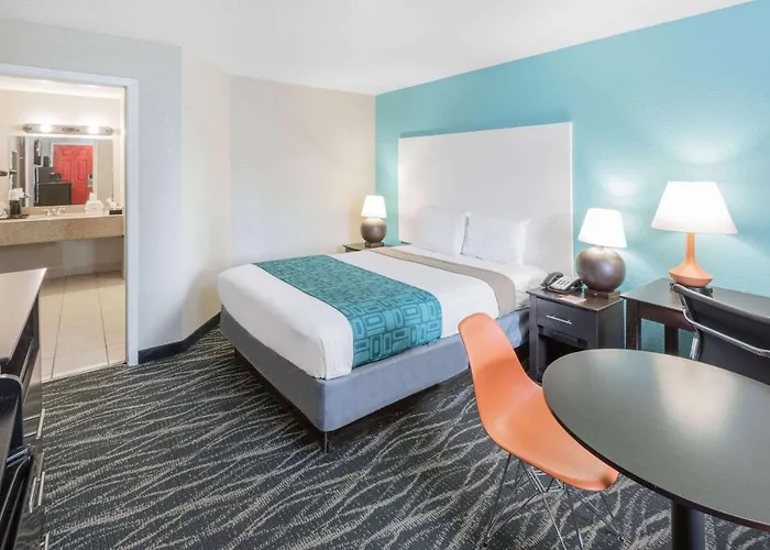 Howard Johnson By Wyndham Houston Hobby Airport