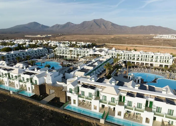 Pet Friendly hotel: Mynd Yaiza