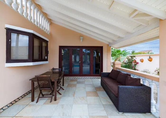 Bungalow rentals Bubali