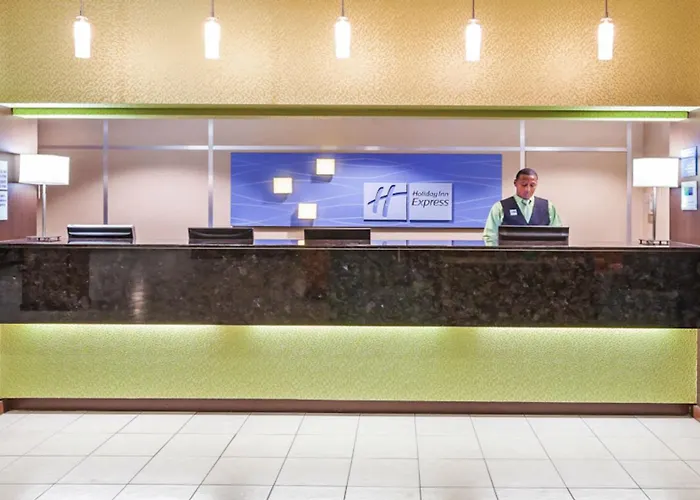 Holiday Inn Express -Airport By Ihg