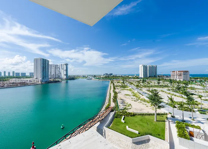 5 star hotel: Renaissance Cancun Resort & Marina