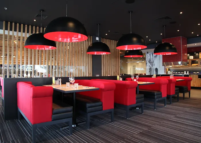 Family Hotel: Holiday Inn Hotel & Suites Calgary South - Conference Ctr By Ihg