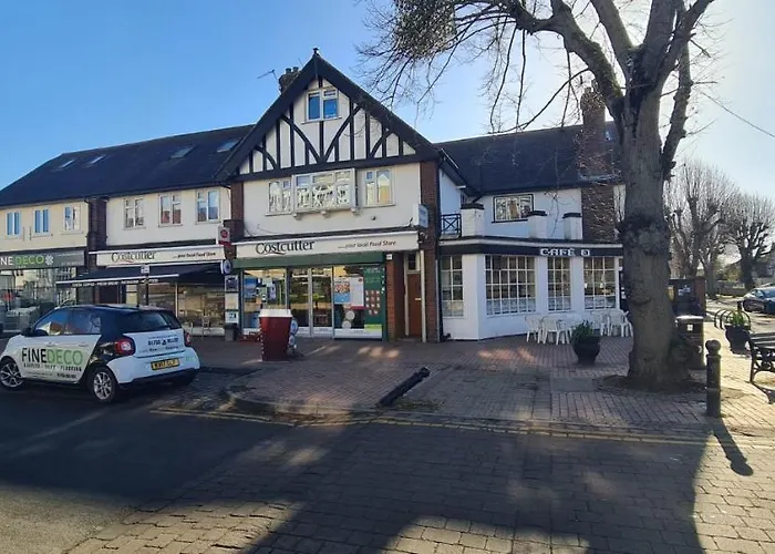 Guest house: Move Inn Estates - Multiple Rooms