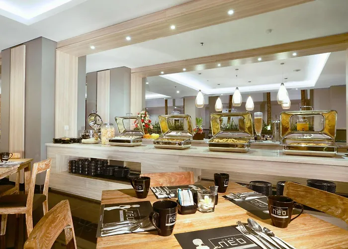 Hotel with pool: Neo Denpasar By Aston