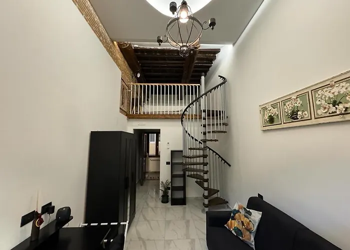 Albergo a parte: Venus Two-Floored Stylish Apartment In The City Center