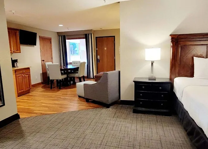 Top 16 Golf hotels in Dubuque, Iowa(IA), United States | Golf hotels