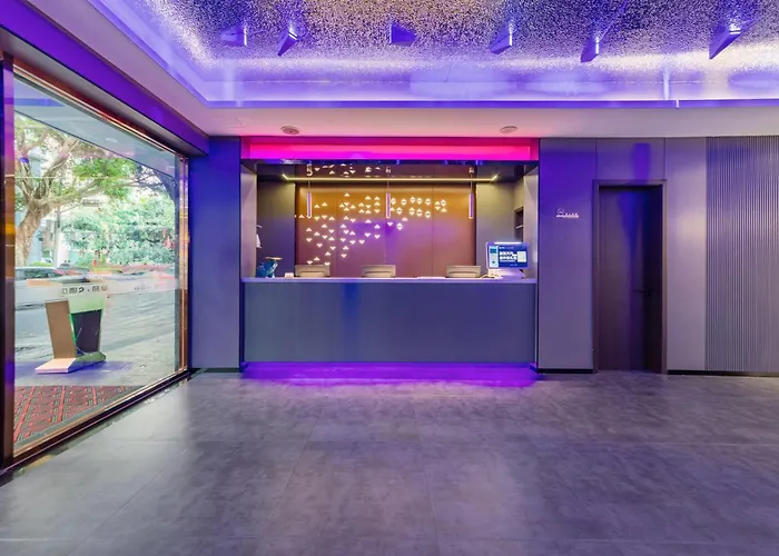 Xinghe Yuezhi S-Guangzhou Yuexiu District Railway Station White Horse Clothing City Flagship Store