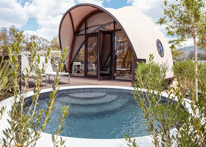 91 s Riviera, The Resort