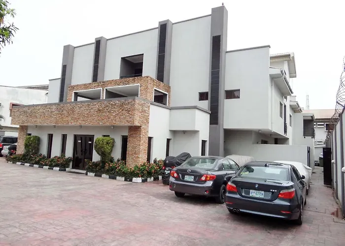 S & S Hotel & Suites