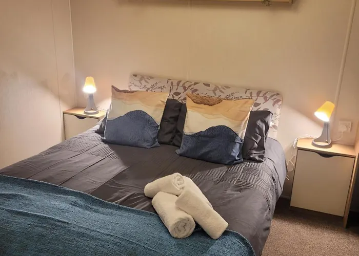 Pet Friendly hotel: Cozy Caravan Near Edinburgh