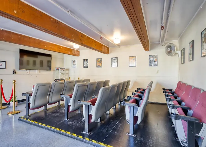 Pet Friendly hotel: Hi San Francisco Fisherman'S Wharf Hostel