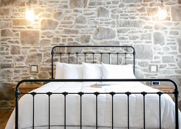 Farmhouse Suites By Amish Country Lodging