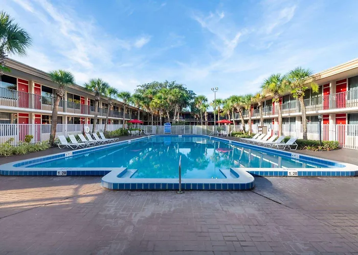 Dog friendly hotels Ramada By Wyndham Kissimmee Gateway - Free Theme Park Shuttle