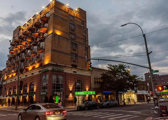 Hotel near College: The Avenue Plaza