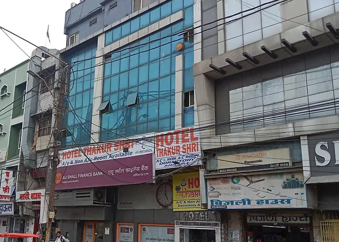 Cheap hotel: Hotel Thakur Shri