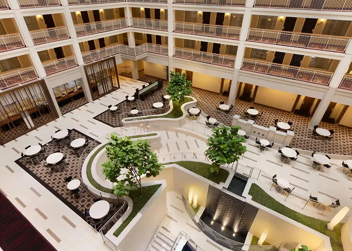 Embassy Suites - Downtown River North