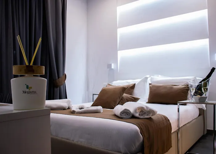 Hotel Jacuzzi: Megaris Luxury Suite Rooms