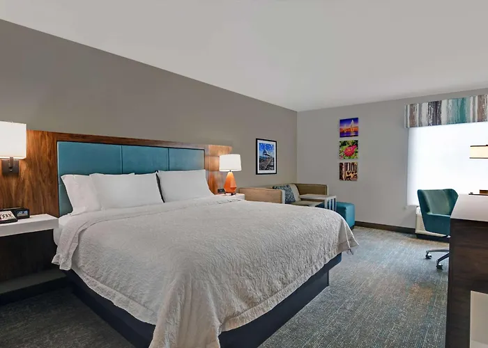 Cheap hotel: Hampton Inn Patriots Point