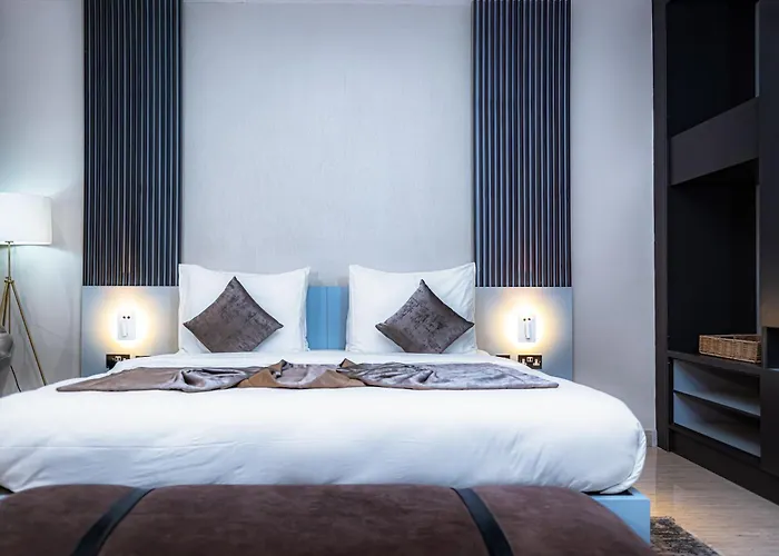 Hotel with pool: Wali'S Suites